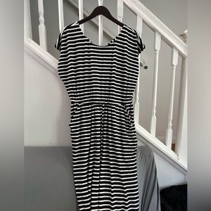 Torrid Dress Size 1 Striped Short Sleeves Open Back Dress NWT